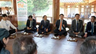 김영록 지사, 전남에서 살아보기 참가자들과 소통